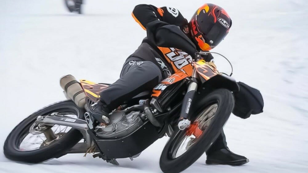 Pembalap Tes KTM, Mika Kallio, Jalani Operasi Kaki Patah